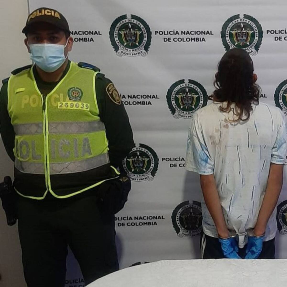 Por no darle dinero para drogas, golpeaba a su mamá