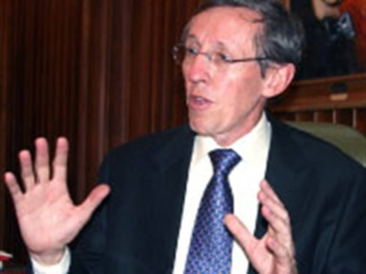 Navarro es optimista frente al restablecimiento de relaciones entre Colombia y Ecuador