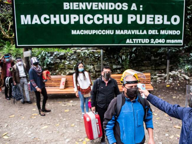 Reabre Machu Picchu, la maravilla que puso a Perú en el mapa del turismo