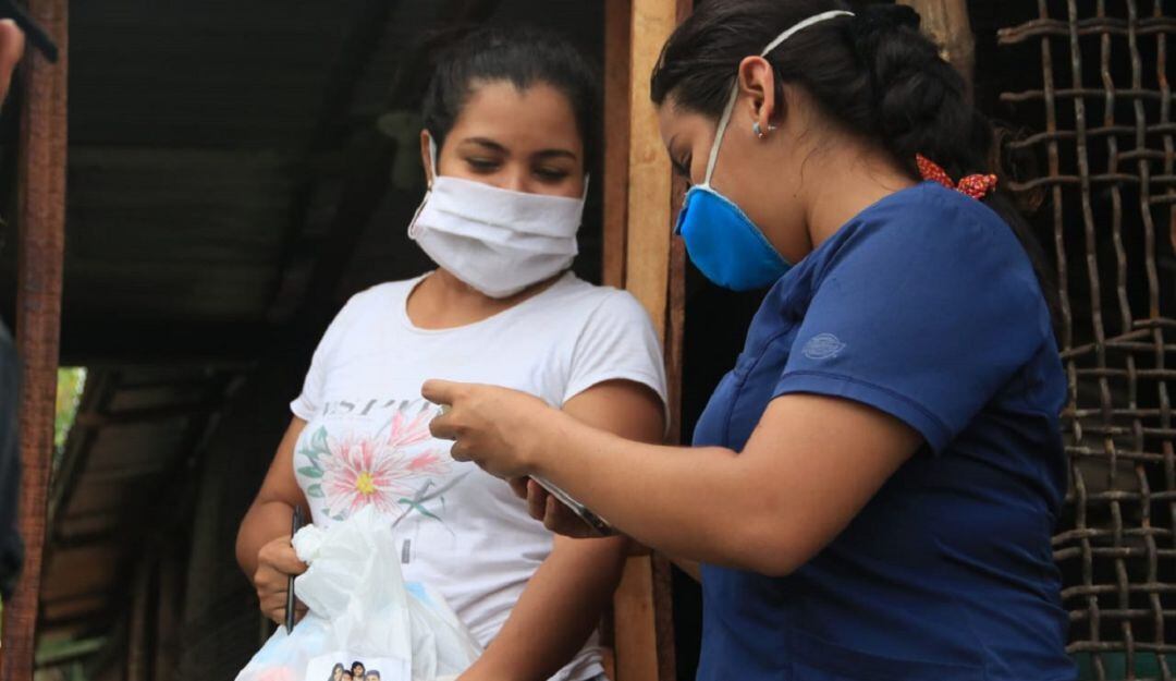 Entrega de ayudas humanitarias