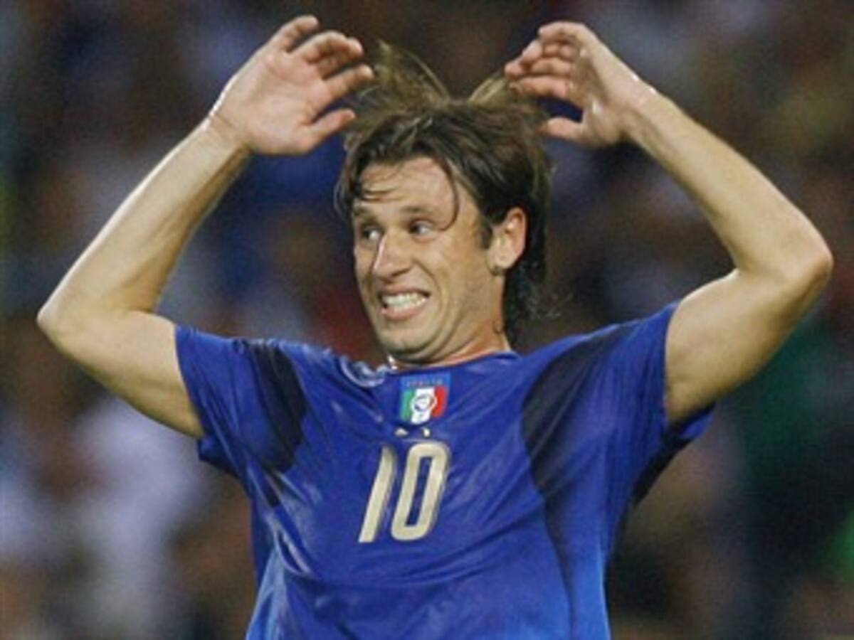 Equipo de médicos evaluará si Cassano podría volver a las canchas