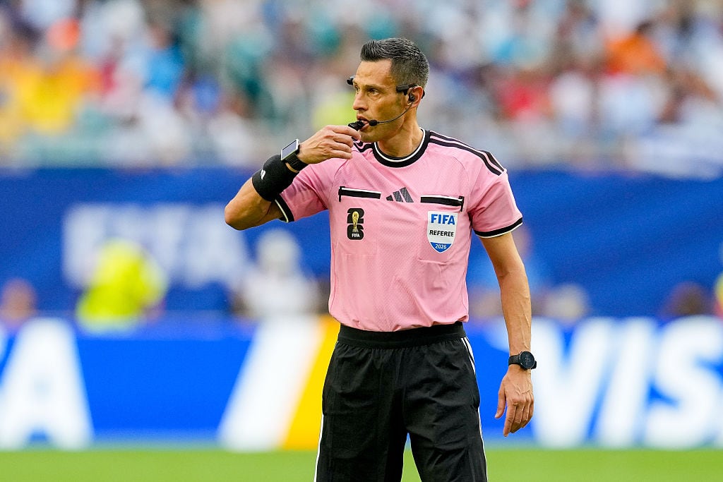 Maurizio Mariani en el partido Uruguay vs. Arabia Saudita / Getty Images