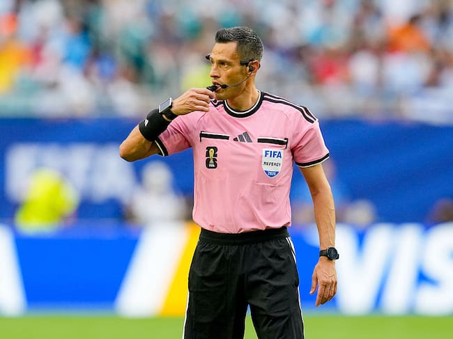 Maurizio Mariani en el partido Uruguay vs. Arabia Saudita / Getty Images