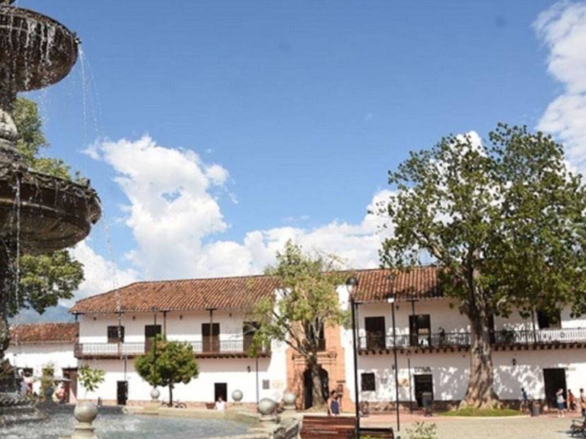 Por el asesinato de dos policía, decretan toque de queda en Santa Fe de Antioquia