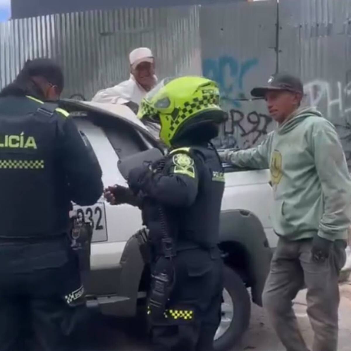 Imponen millonaria multa a ciudadano por arrojar escombros en el norte de Bogotá: quedó grabado