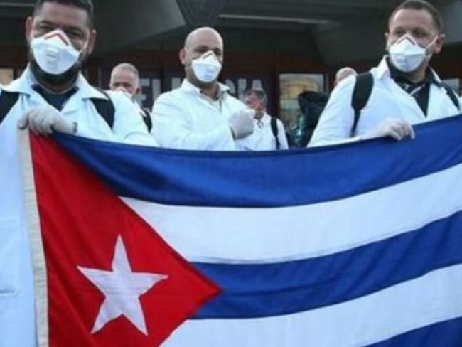 ¿Es viable la ayuda de médicos cubanos en Colombia para combatir el COVID-19?