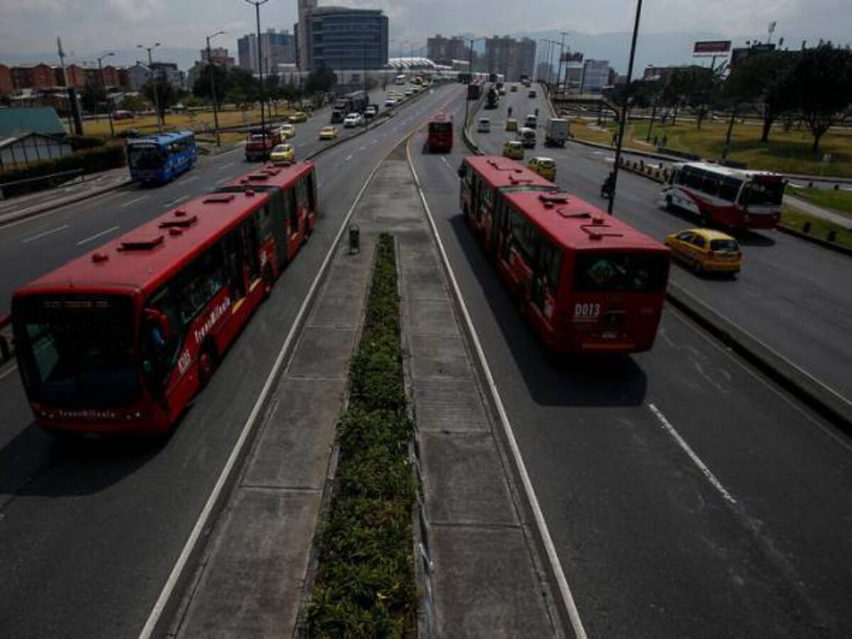 Abren licitación para reemplazo de buses viejos de Transmilenio