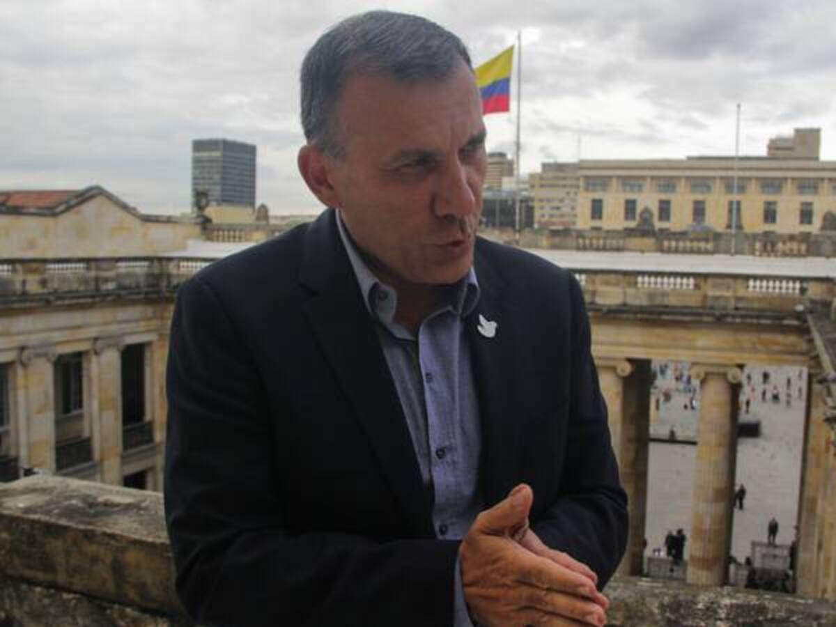 Jamás hubo ni habrá un tribunal de las Farc que juzgue a nadie: Roy Barreras