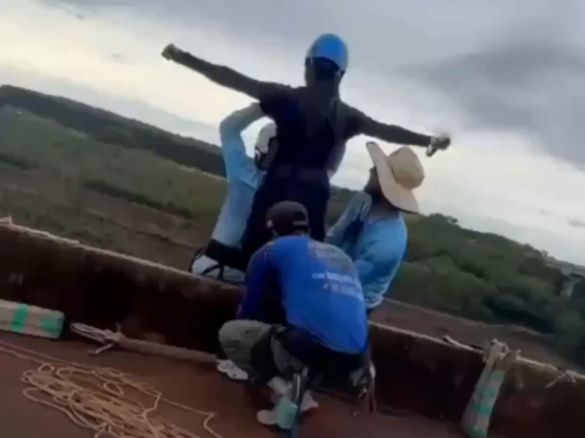 Mujer muere tras salto sin cuerda de seguridad desde un puente en Brasil