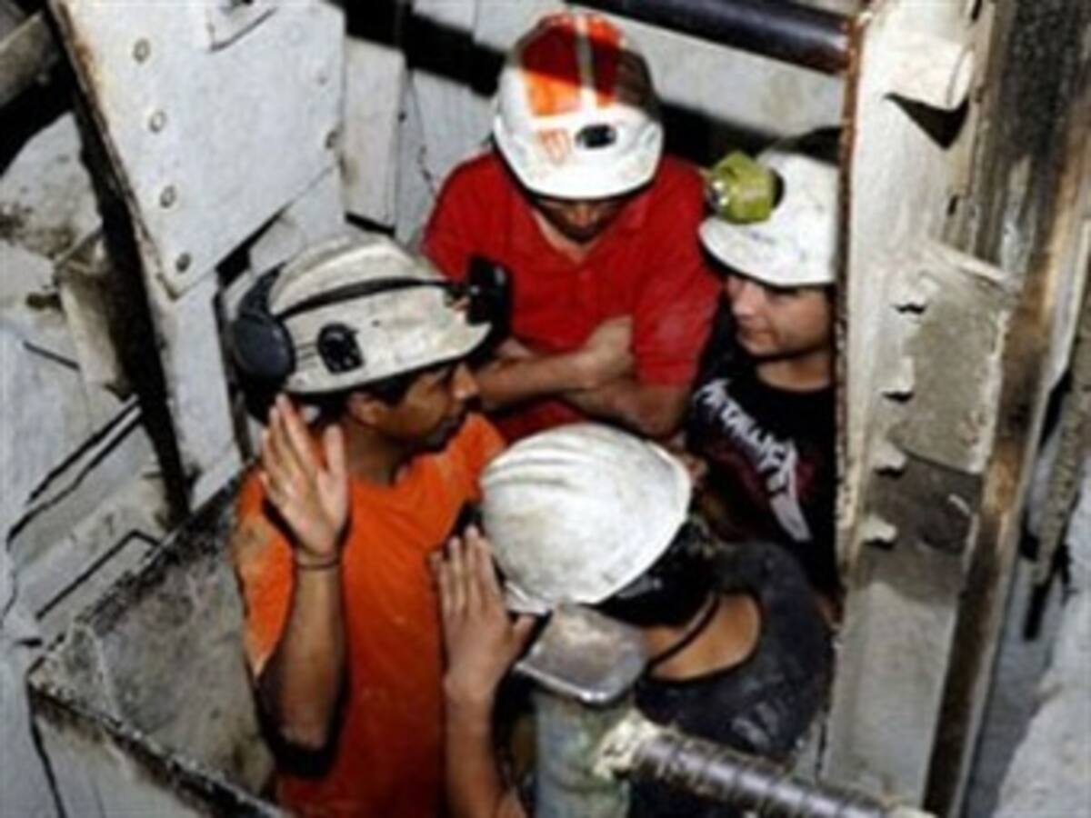 Encuentran cadáveres de dos de los cuatro mineros atrapados en Ecuador