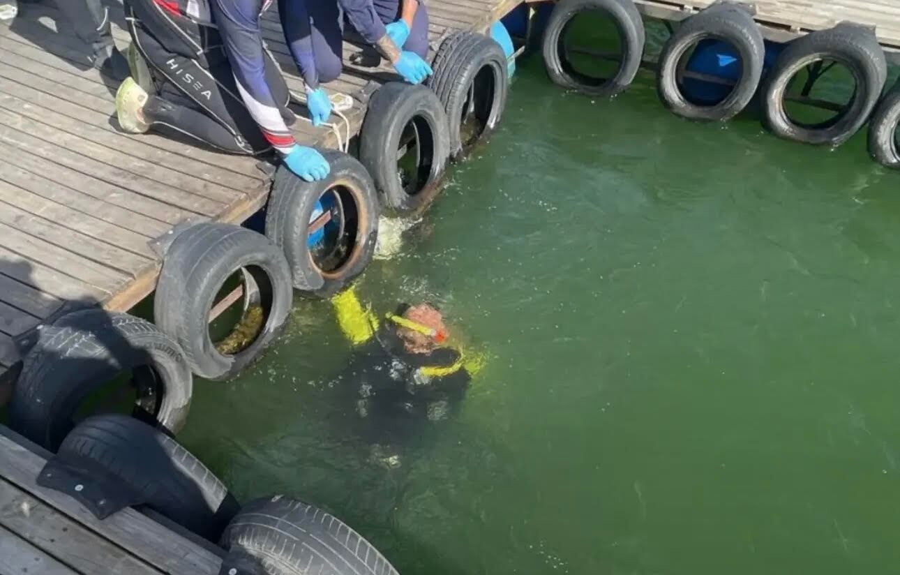 El cuerpo fue rescatado con el apoyo de los bomberos de municipios vecinos. Foto: Bomberos El Peñol.