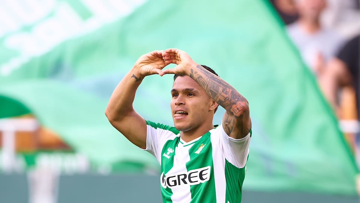 Video: Juan Camilo ‘Cucho’ Hernández, figura en goleada del Real Betis con un doblete