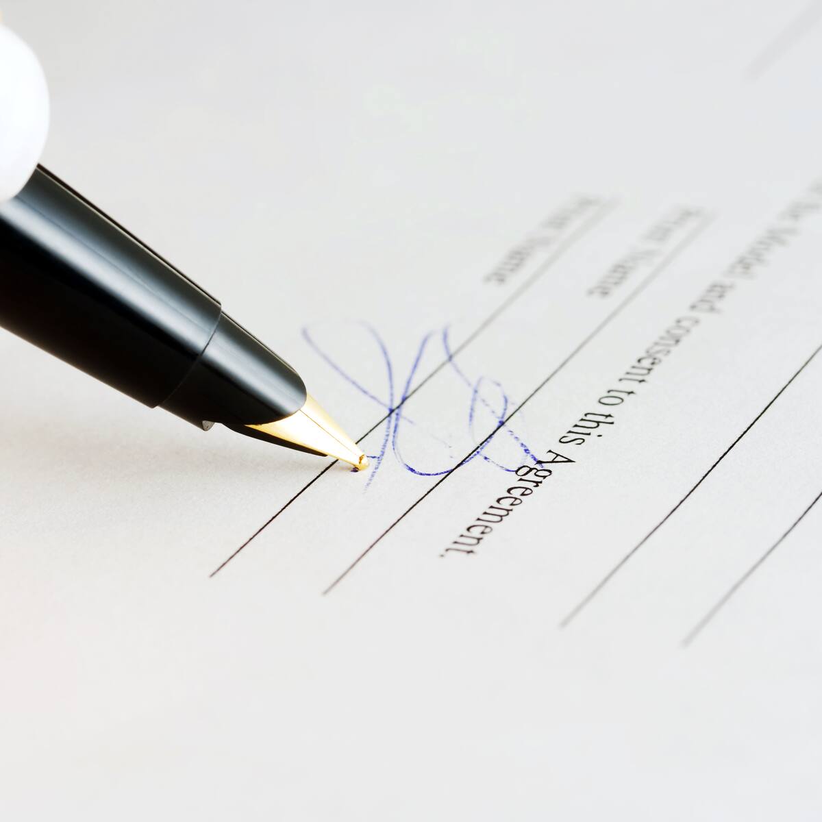 Así es la firma de una persona con autoestima alta pero psicorrígida, según la grafología