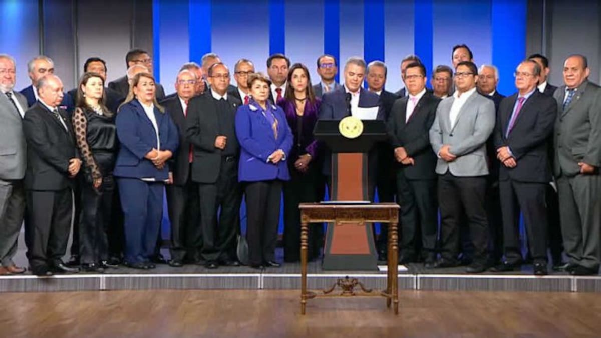 En paro se mantienen universitarios pese acuerdo Duque - Rectores