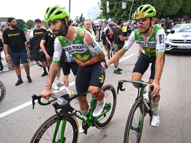 CHALON-SUR-SAONE, FRANCE - JULY 16: (L-R) Fernando Gaviria of Colombia injured after with his teammate Stefano Oldani of Italy and Team Caja Rural - Seguros RGA during the 113th Tour de France 2026, Stage 12 a 179.1km stage from Circuit Nevers Magny-Cours to Chalon-sur-Saone / #UCIWT / on July 16, 2026 in Chalon-sur-Saone, France. (Photo by Dario Belingheri/Getty Images)