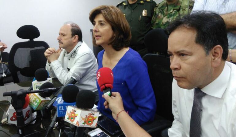 Canciller María Ángela Holguín Cuéllar con los gobernadores de Norte de Santander y Arauca