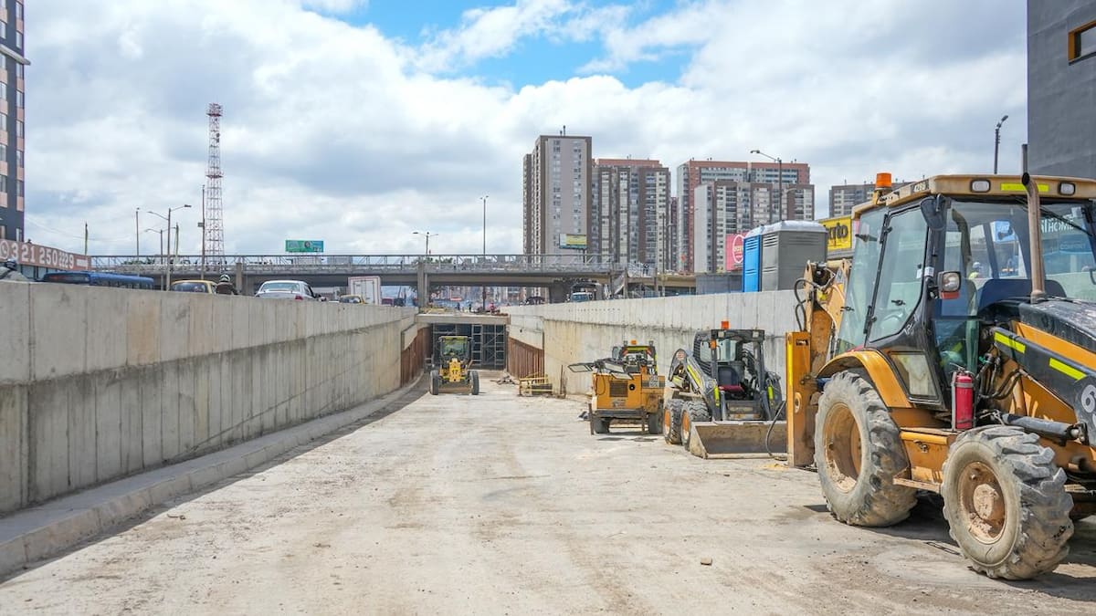 Avanza construcción de TransMilenio por Av.68: en 80% está el deprimido que conectará flota de buses