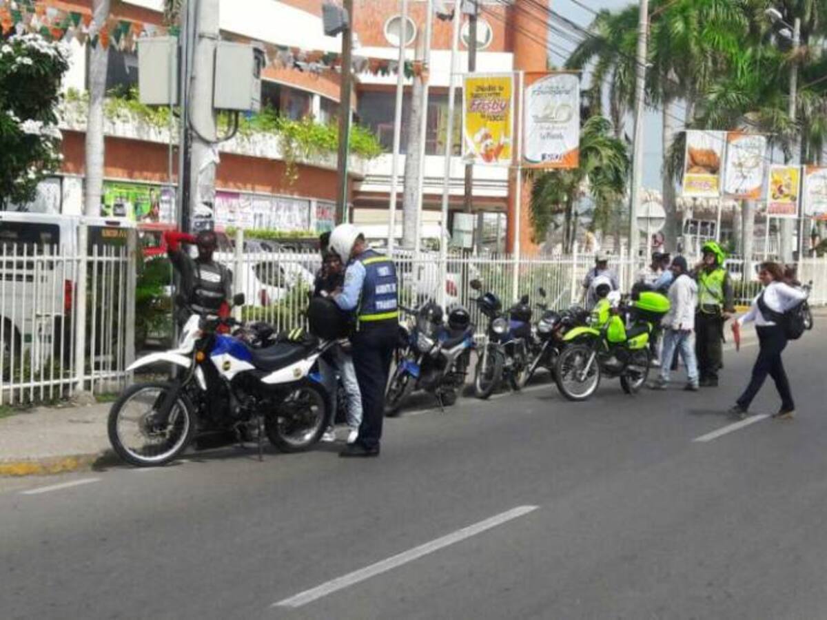 Se intensifican operativos contra motos en las afuera de centros comerciales de Cartagena