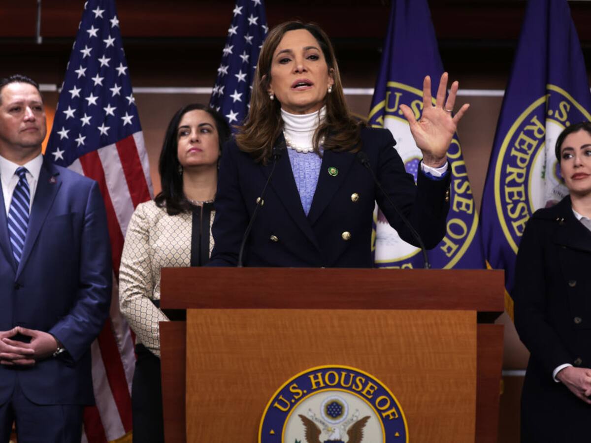 Nuestro interés es mantener la democracia colombiana y norteamericana: María E. Salazar