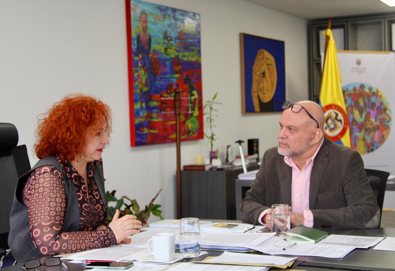 Lilia Solano, directora de la Unidad para las Víctimas y el exjefe paramilitar, Salvatore Mancuso. Foto Cortesía