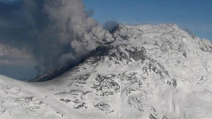 Nueve mil personas en riesgo por amenaza de erupción en volcán Galeras y Huila