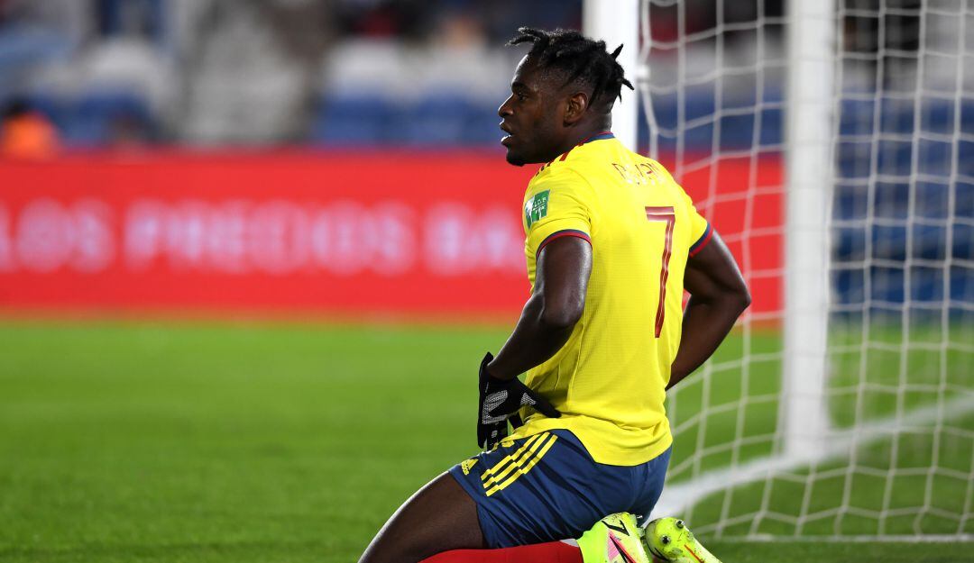 Duván Zapata en el partido Uruguay 0 - 0 Colombia en 2021