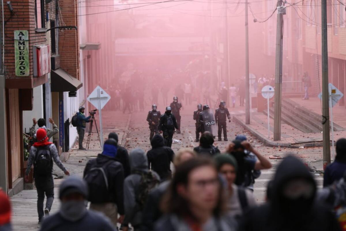 Con gases lacrimógenos, ESMAD dispersa a los manifestantes.
