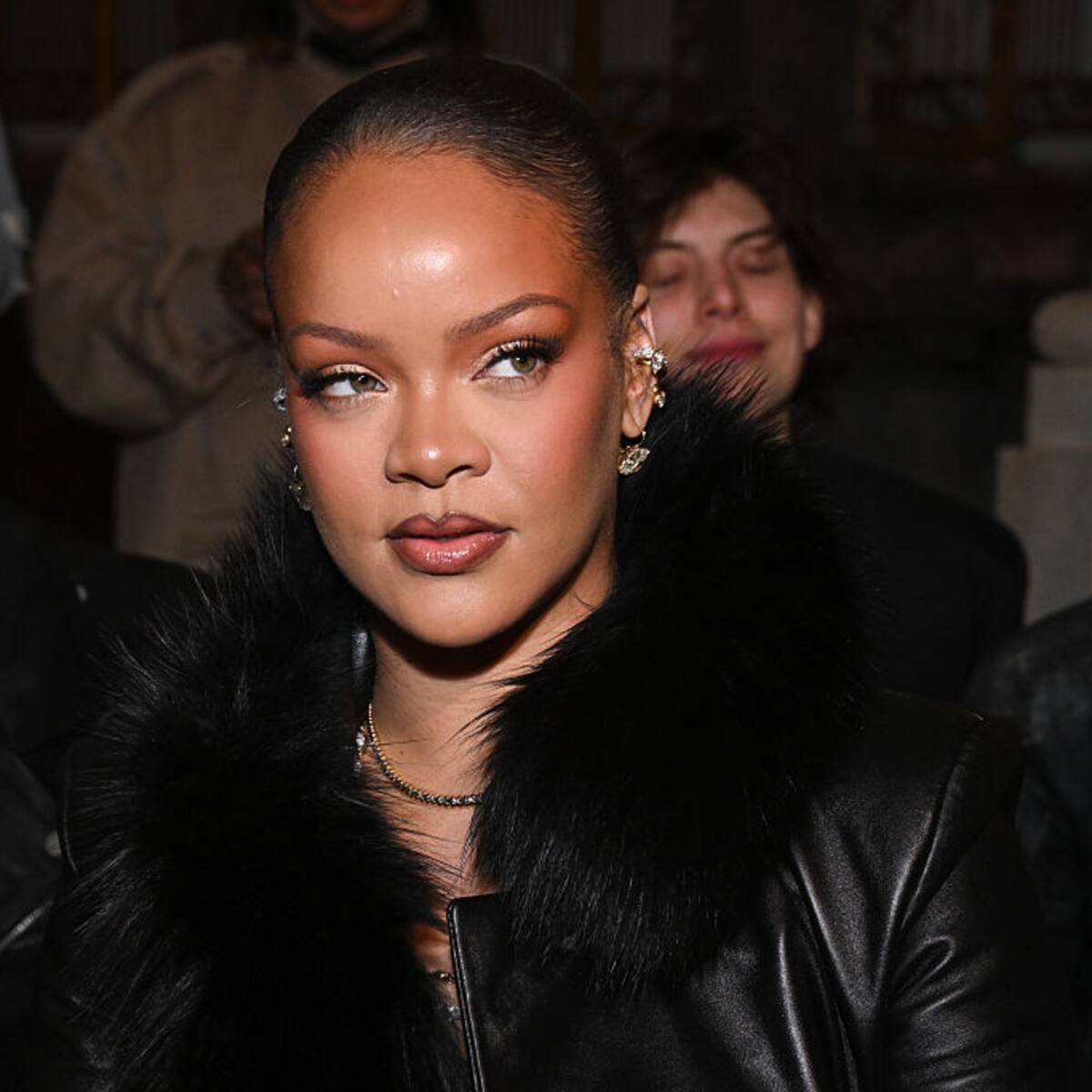 Mujer es arrestada tras presuntamente disparar varias veces contra la casa de la cantante Rihanna