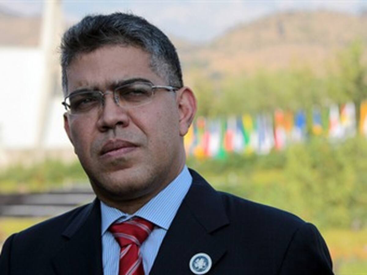 Venezuela quiere restablecer relaciones diplomáticas cercanas con Colombia: Elías Jaua