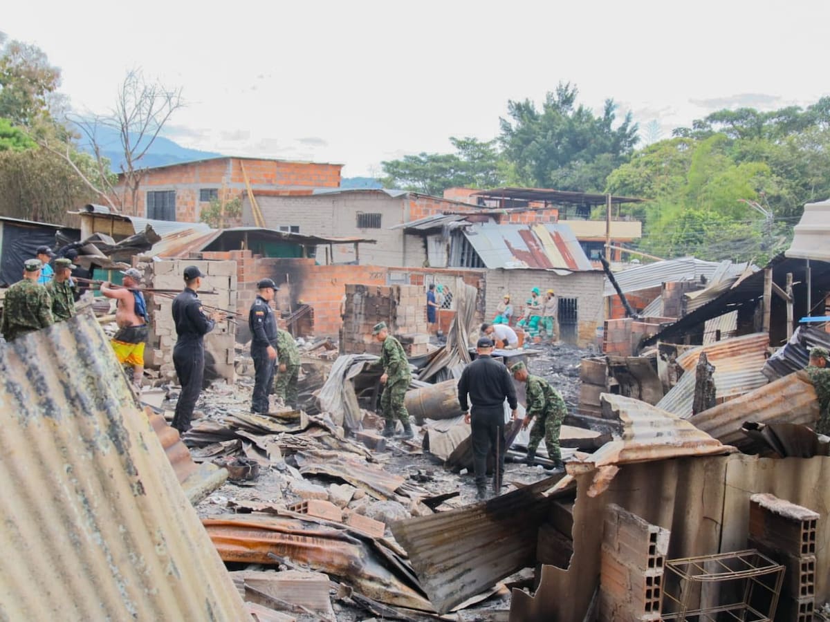 Más de 100 familias lo perdieron todo por el incendio en el barrio Álamos de Ibagué