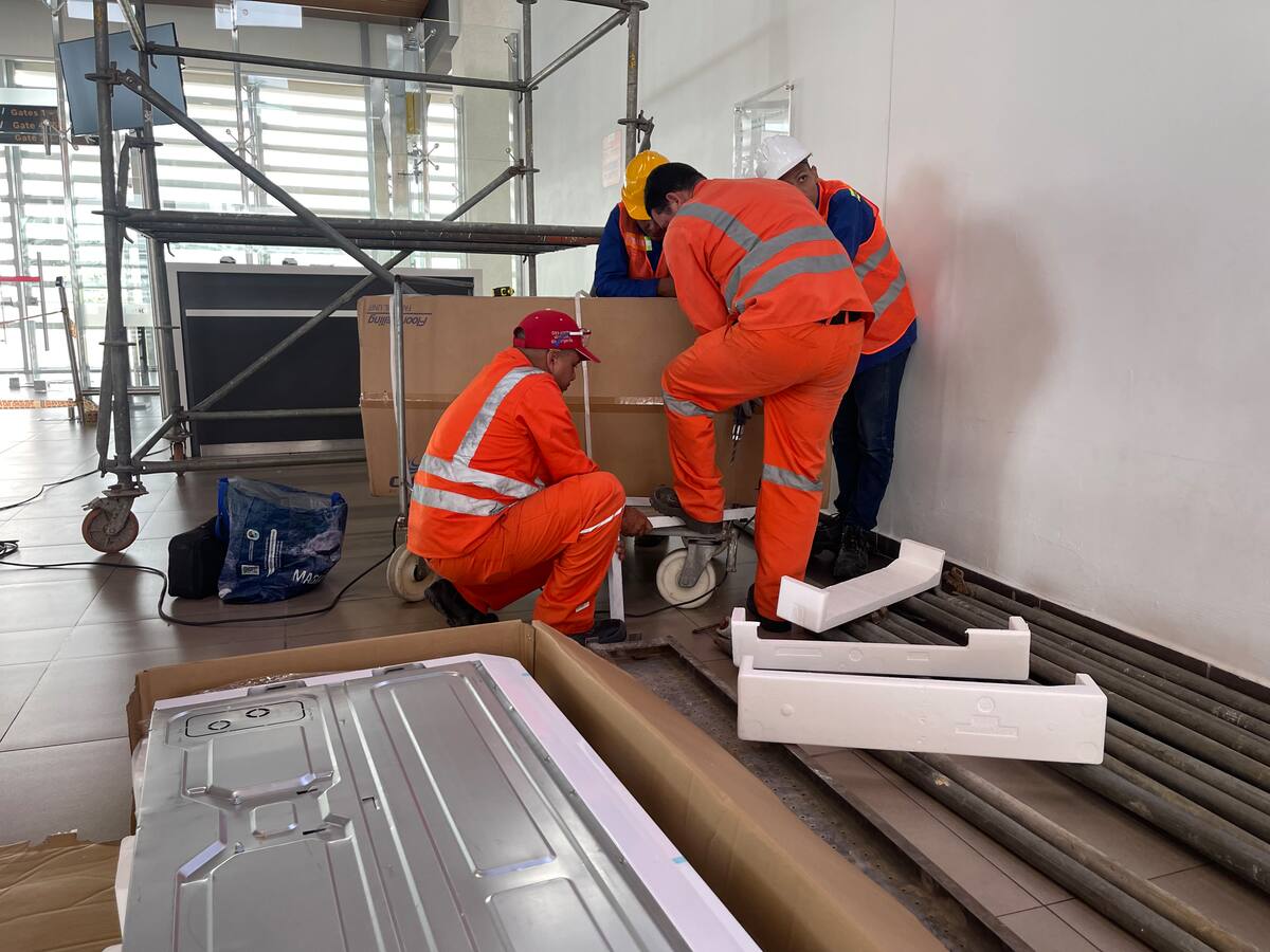 En el Aeropuerto Simón Bolívar inició la instalación de seis aires acondicionados