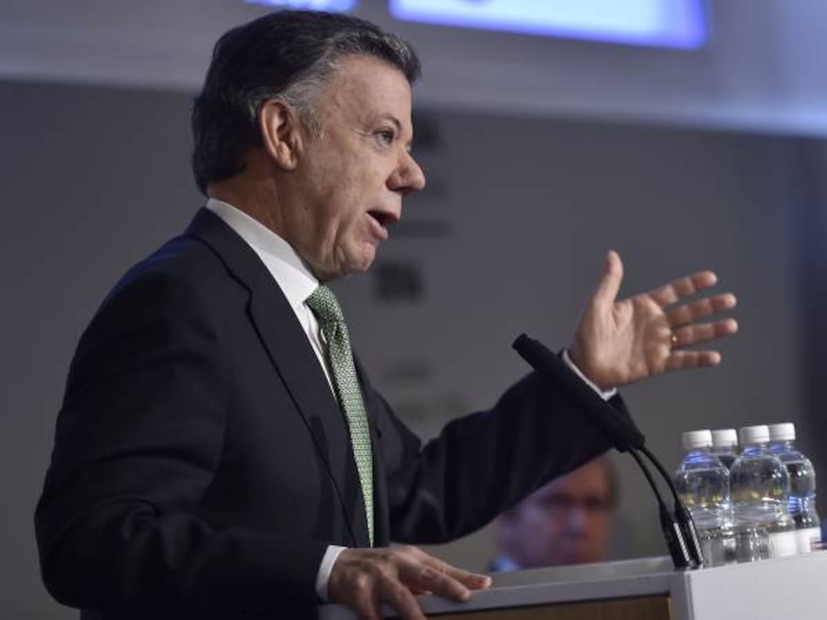 Santos dice que no han decidido sobre la refrendación del acuerdo y presentó tres opciones