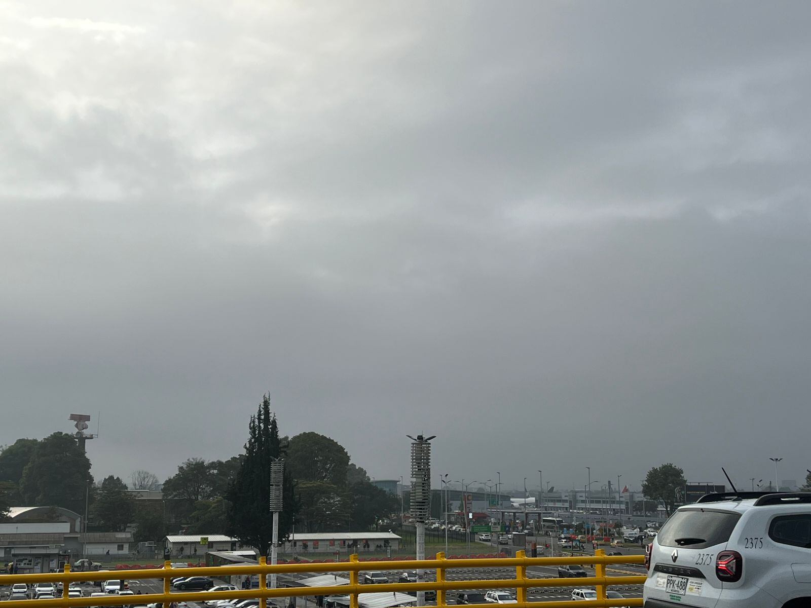 Vuelos retrasados por baja visibilidad en el Aeropuerto El Dorado en Bogotá. Foto: Caracol Radio.