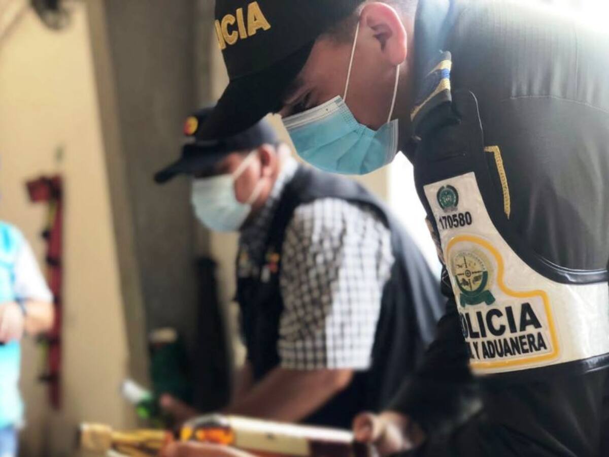 Duro golpe al contrabando de dispositivos médicos y licores en Cartagena