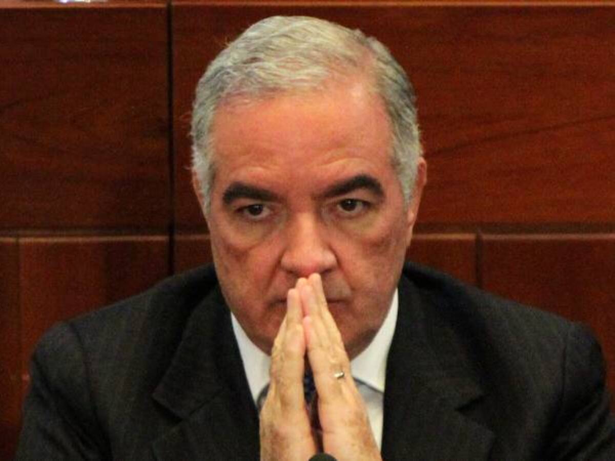Citan a audiencia pública al contralor Edgardo Maya