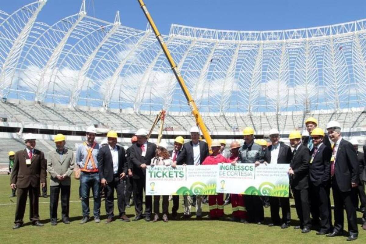 Con el 83 por ciento de avance, el estadio de la ciudad de Porto Alegre recibió una nueva visita del secretario general de FIFA, Jérme Valcke, quien además recorrerá las otro ocho sedes mundialistas.