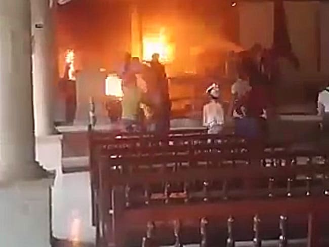 Iglesia se prendió en llamas en El Carmen de Chucurí: la comunidad apagó el incendio