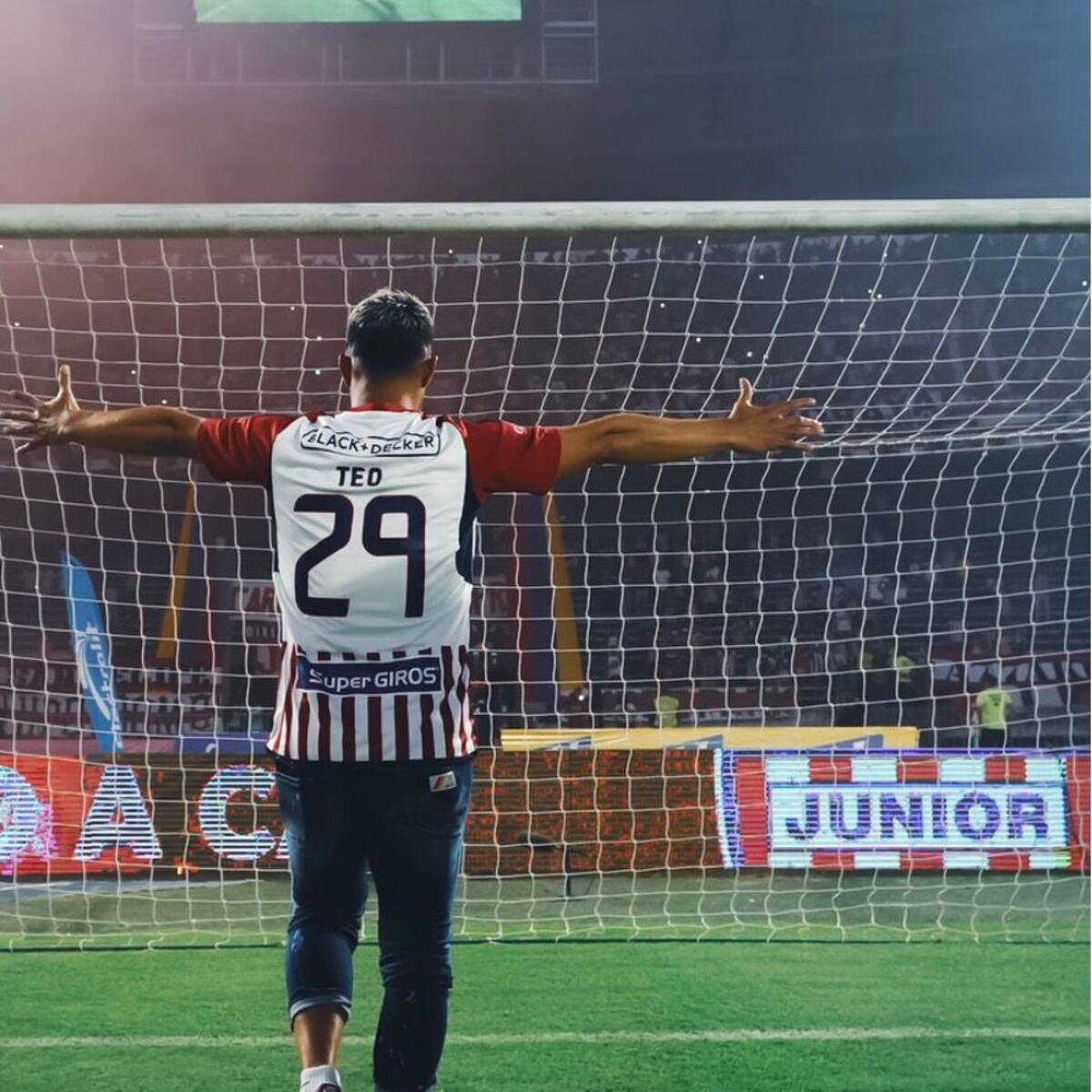 ¿Se queda en Junior? Alcalde de Barranquilla y un contundente mensaje a Téofilo sobre su continuidad