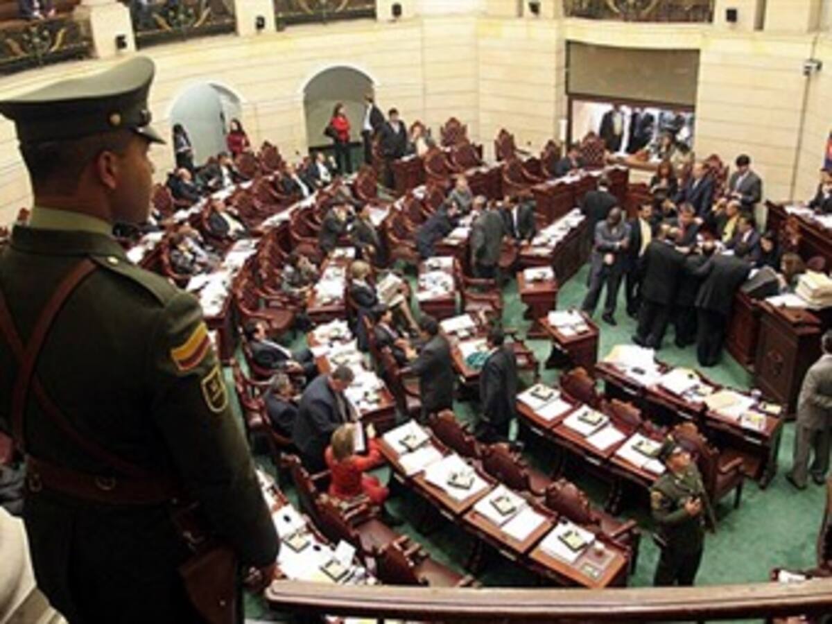El Congreso aplazó para el próximo jueves la elección del CNE