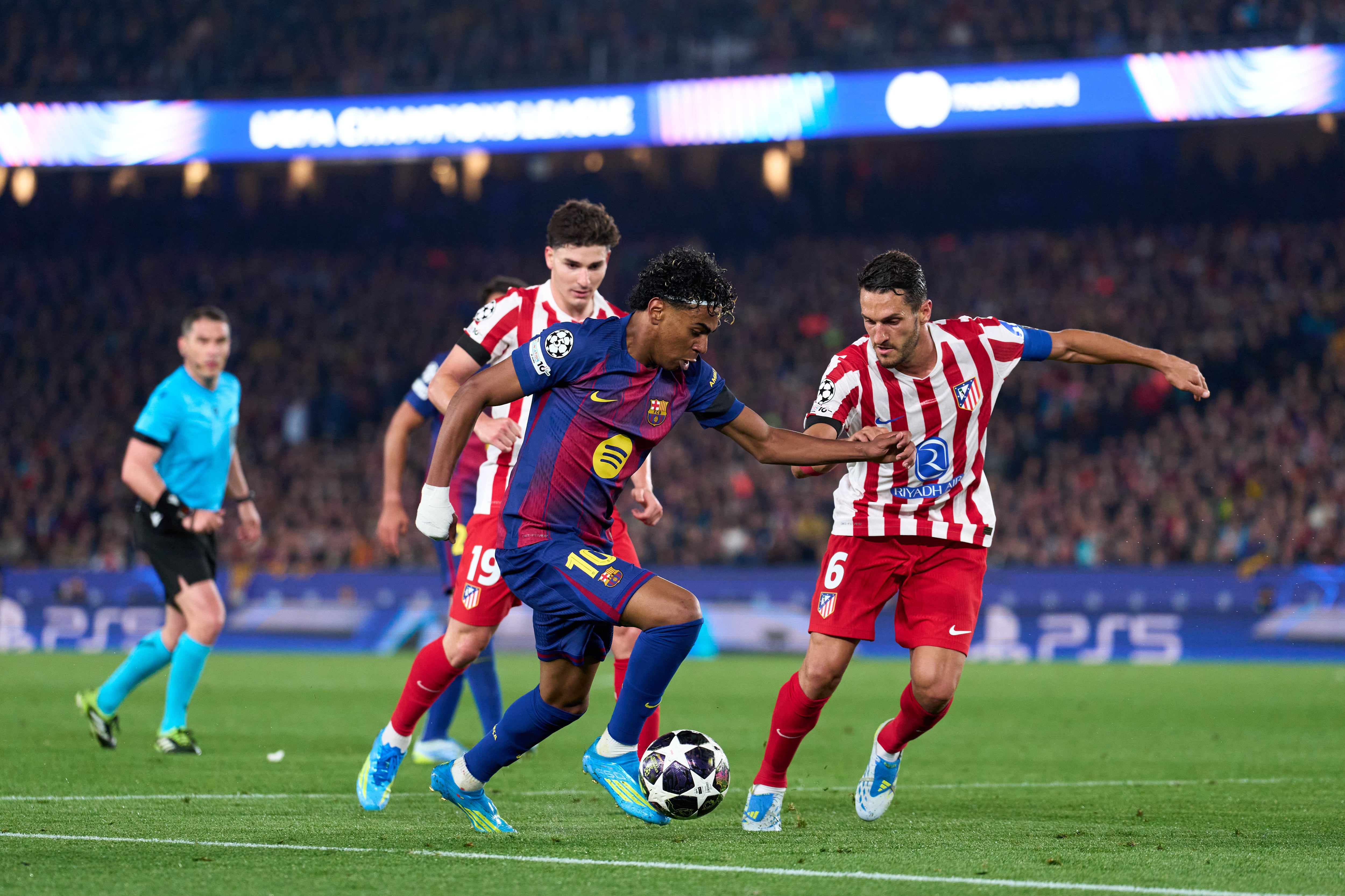BARCELONA, SPAIN - APRIL 08: Lamine Yamal of FC Barcelona is challenged by Julian Alvarez and Jorge Resurreccion 'Koke' of Atletico de Madrid during the UEFA Champions League 2025/26 Quarter-Final First Leg match between FC Barcelona and Club Atlético de Madrid at Camp Nou on April 08, 2026 in Barcelona, Spain. (Photo by Alex Caparros - UEFA/UEFA via Getty Images)