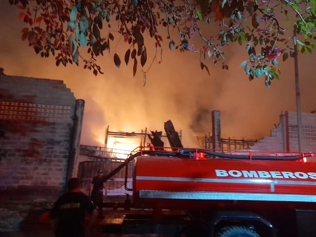 Incendio cosumió una bodega de empresa de cosméticos en Cartagena