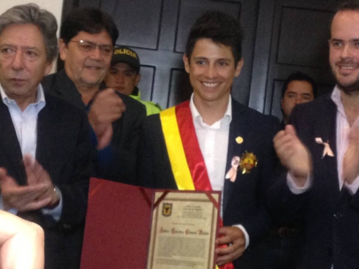 Esteban Chaves es condecorado por el Concejo de Bogotá