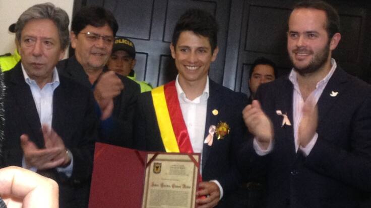 Esteban Chaves es condecorado por el Concejo de Bogotá