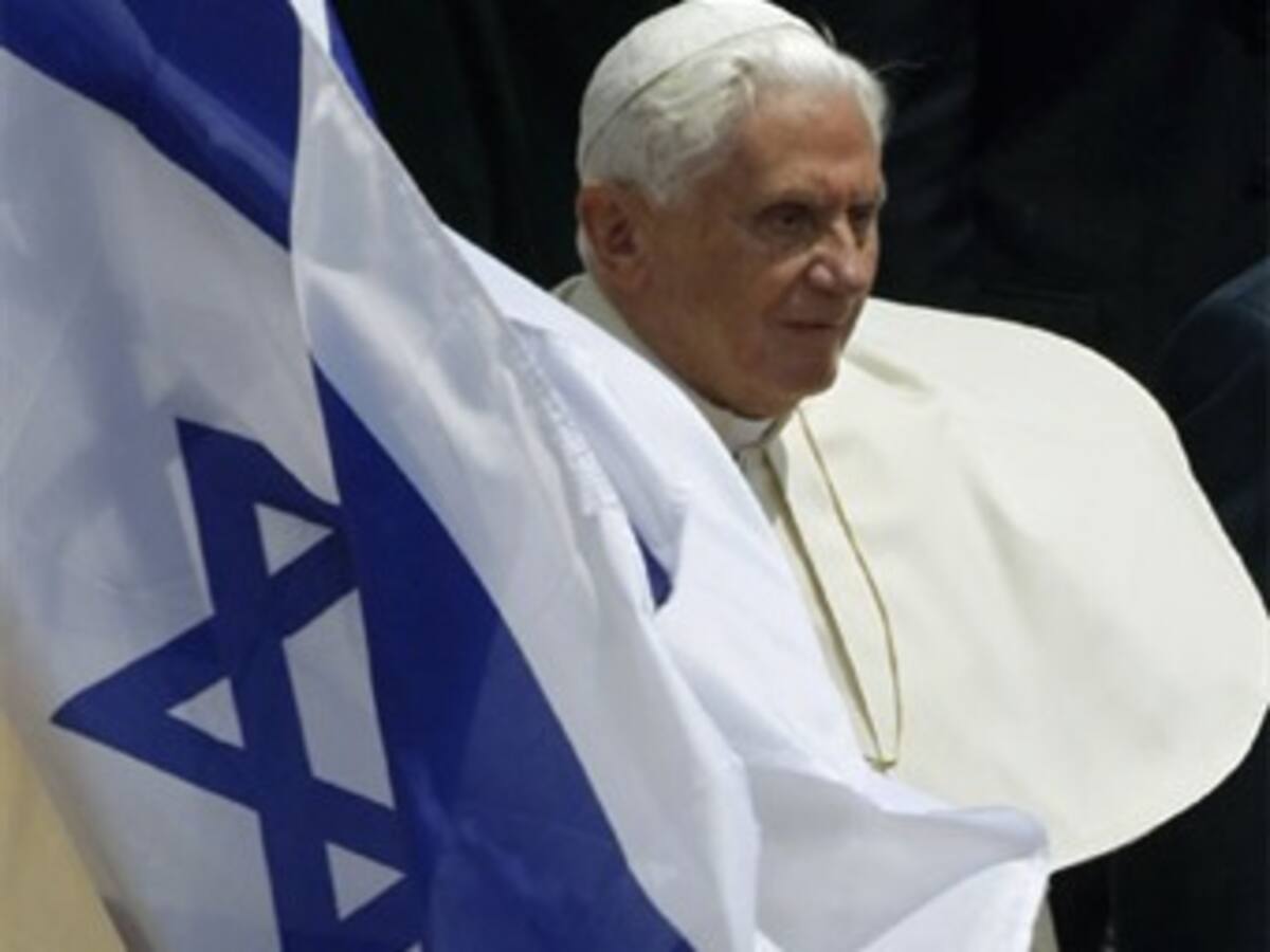 El Papa aboga por la paz y condena el antisemitismo a su llegada a Israel