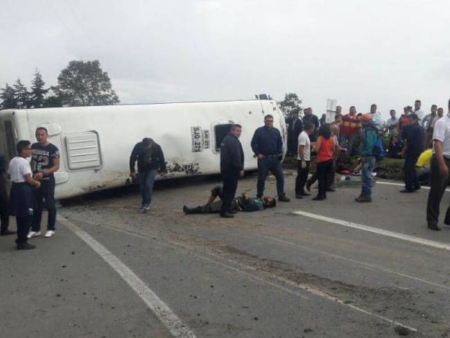 Accidente de tránsito entre Huila y Putumayo dejó tres muertos y 22 heridos