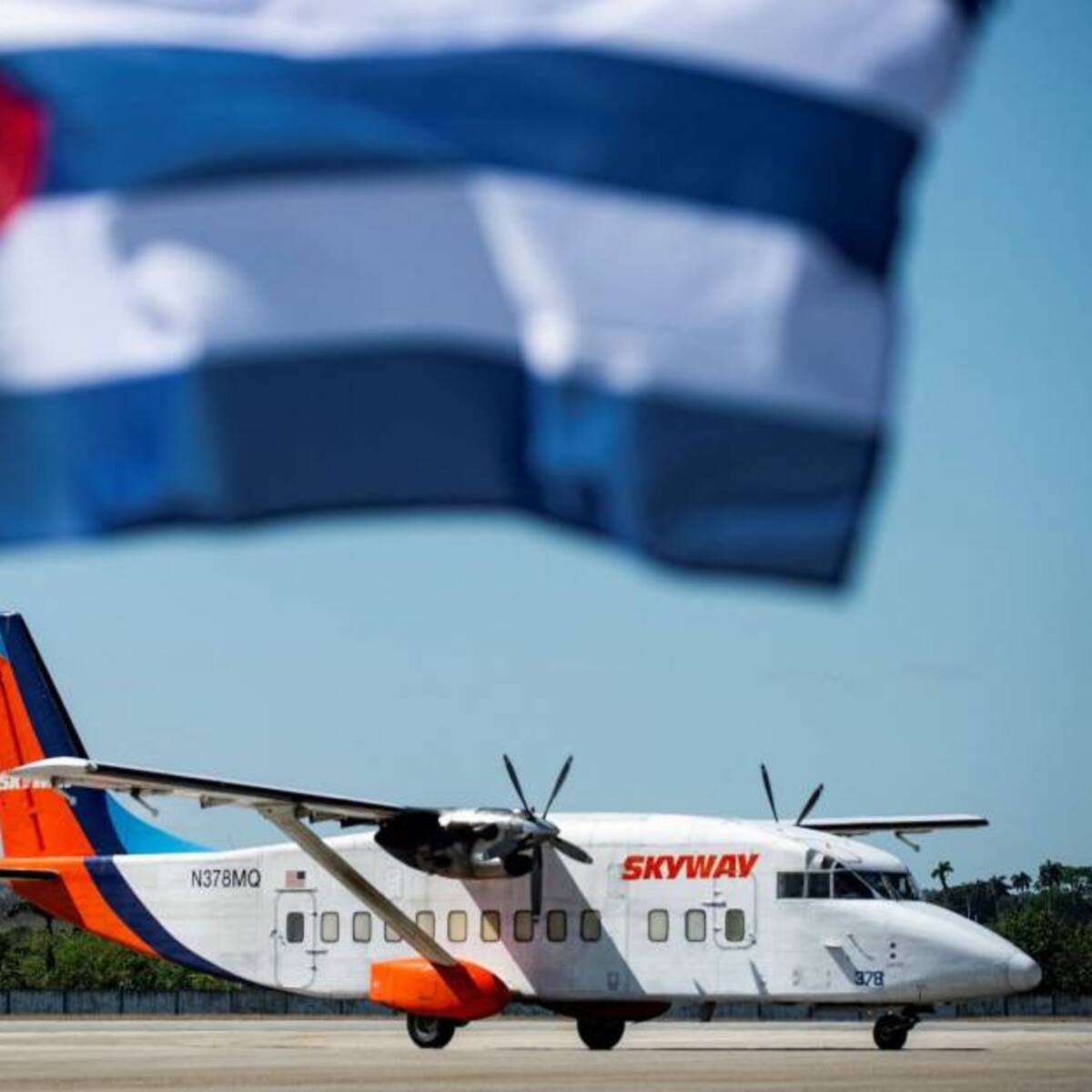 Rusia busca ayudar a Cuba tras quedarse sin combustible para aviones, con turistas varados