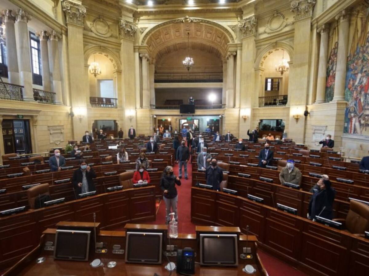 CD pidió a Duque no firmar el decreto que aumenta el salario a congresistas