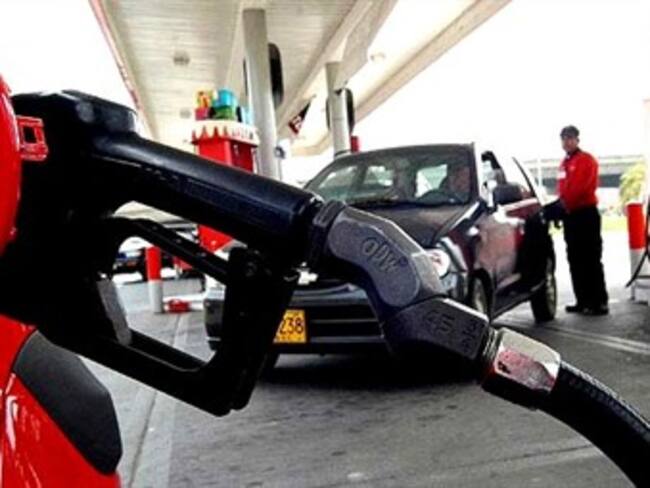 Congreso deja hundir proyecto para regular precio de gasolina