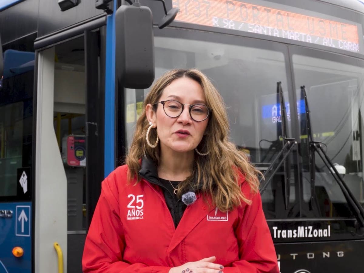 Más de 20 buses eléctricos llegaron a Bogotá para TransMilenio
