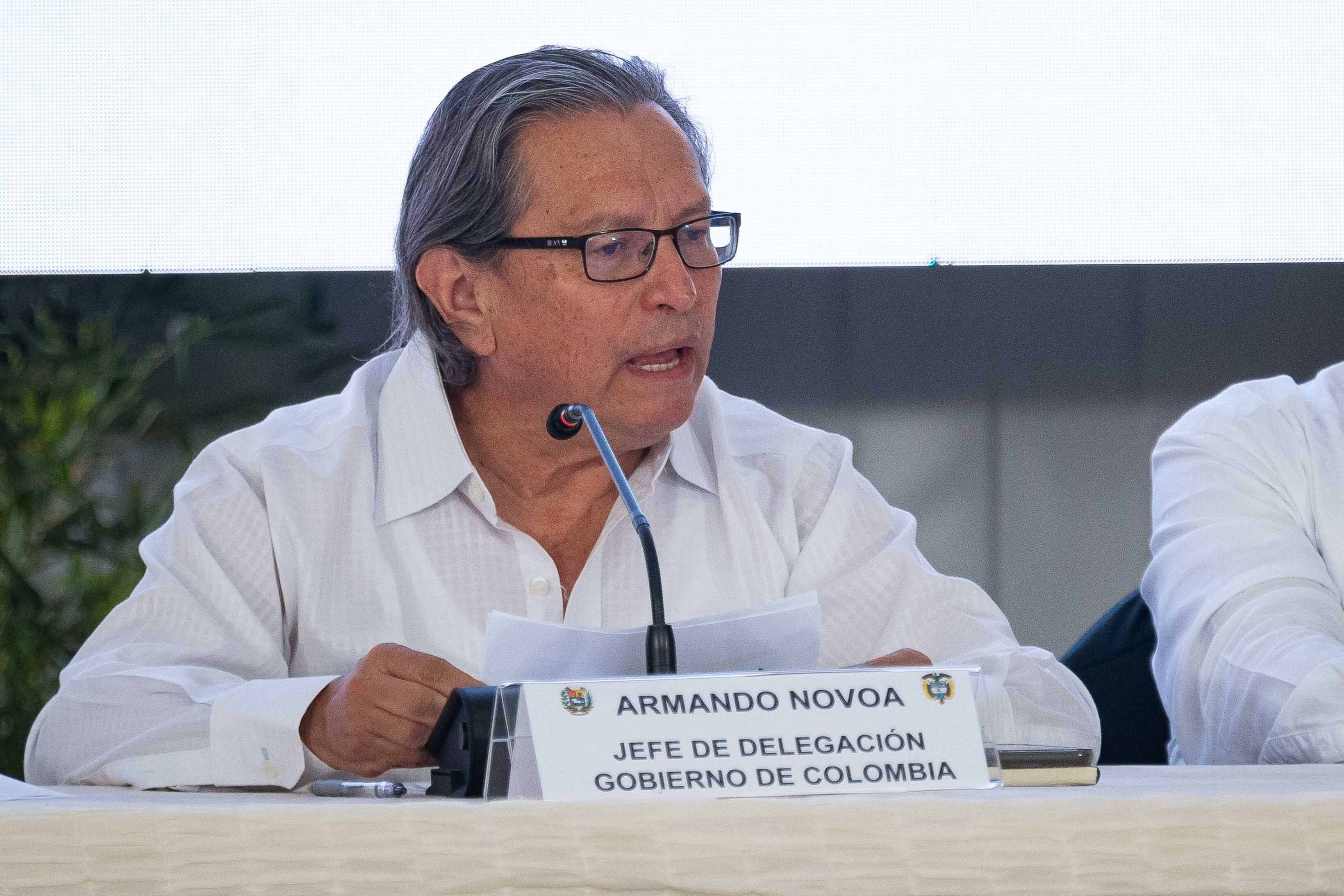 Armando Novoa, jefe del equipo negociador del Gobierno en los diálogos con la Coordinadora Nacional Ejército Bolivariano. Foto EFE/ Ronald Peña R.